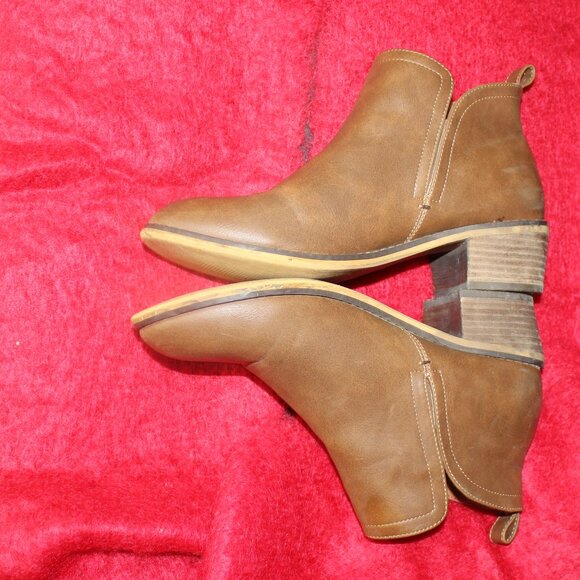 Harlow Brown ankle booties small heals  size 9 - Picture 4 of 7